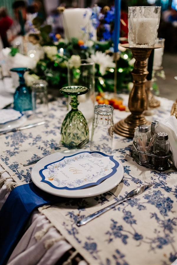 modern-fall-wedding-trikeri-blue-and-ivory-blooms_28