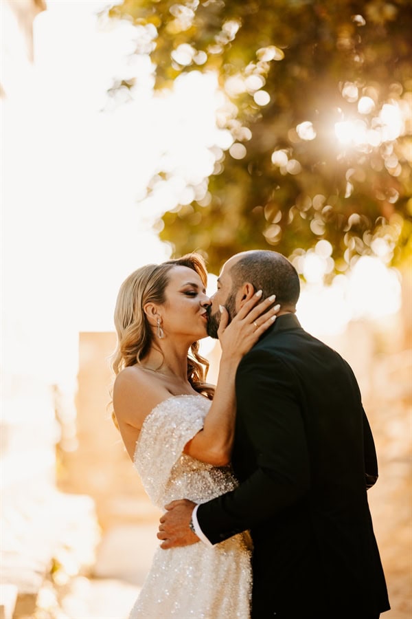 modern-fall-wedding-trikeri-blue-and-ivory-blooms_31