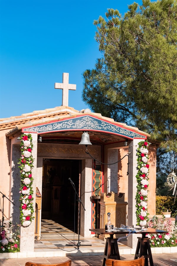 romantic wedding ktima laas lovely floral arrangements_20