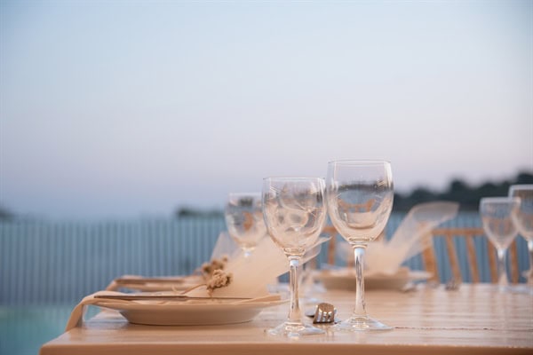 romantic wedding roses pale hues_12