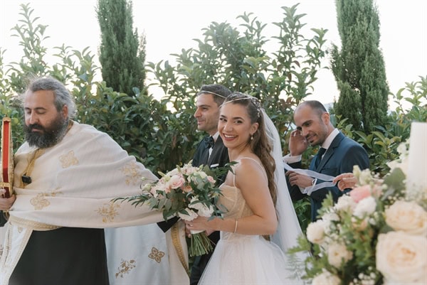 romantic wedding roses pale hues_8