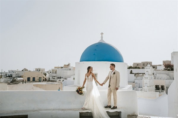 romantic-wedding-santorini-colorful-florals-impressive-proposal_12