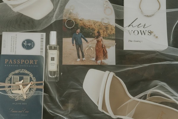 romantic-wedding-santorini-colorful-florals-impressive-proposal_15