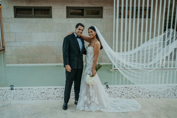 Όμορφος καλοκαιρινός γάμος στο Amaltheia The Place με λευκά άνθη | Sandy & Μιχάλης