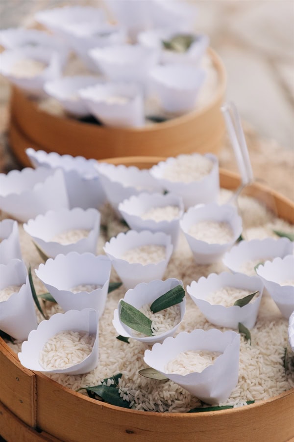 beautiful-wedding-white-blooms-olives-leaves-mistras_14