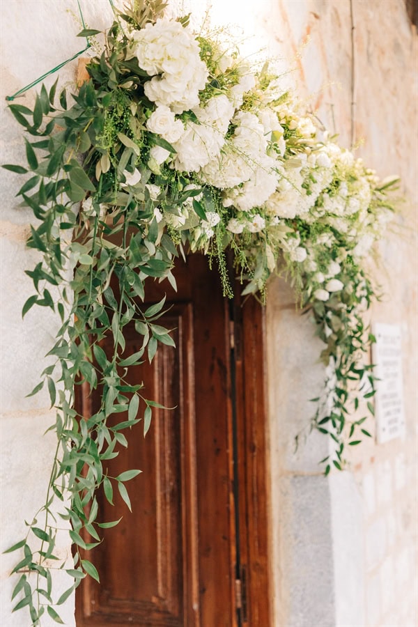 beautiful-wedding-white-blooms-olives-leaves-mistras_15