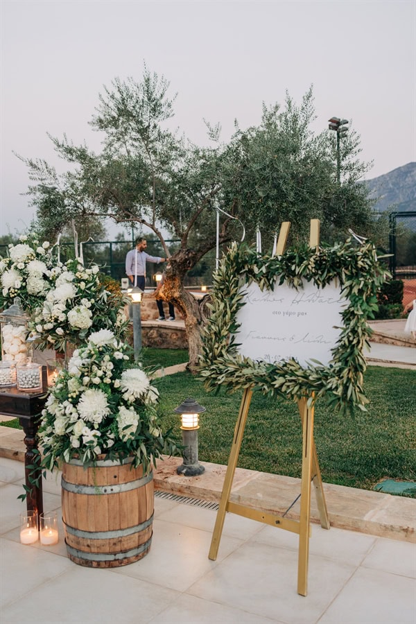 beautiful-wedding-white-blooms-olives-leaves-mistras_24