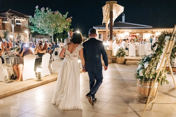 beautiful-wedding-white-blooms-olives-leaves-mistras_26