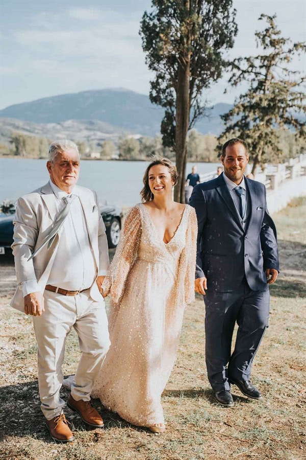 fall-rustic-chic-wedding-white-blooms_25