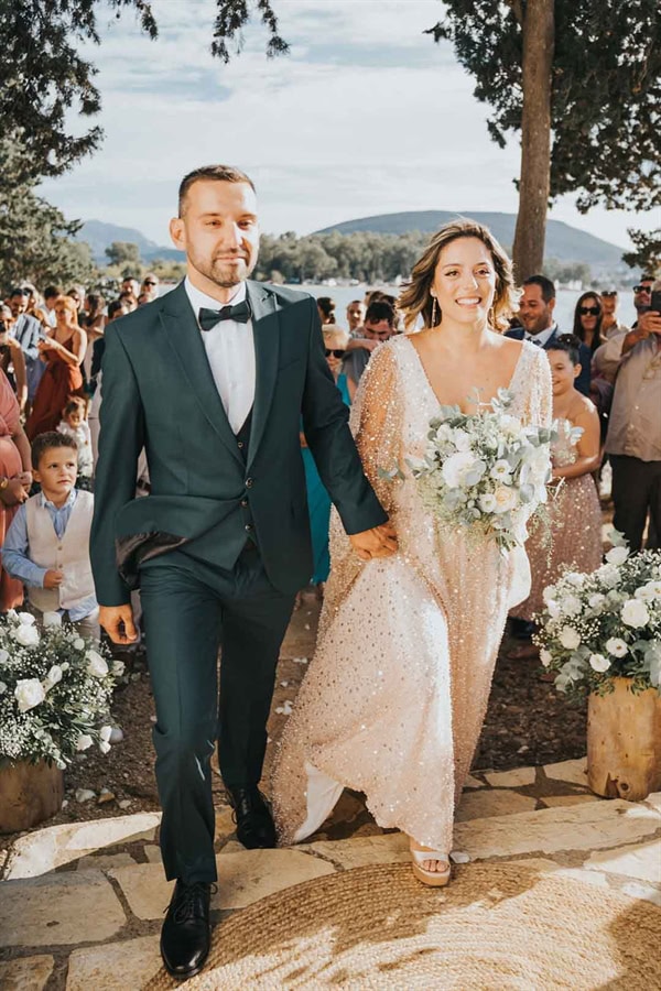 fall-rustic-chic-wedding-white-blooms_28