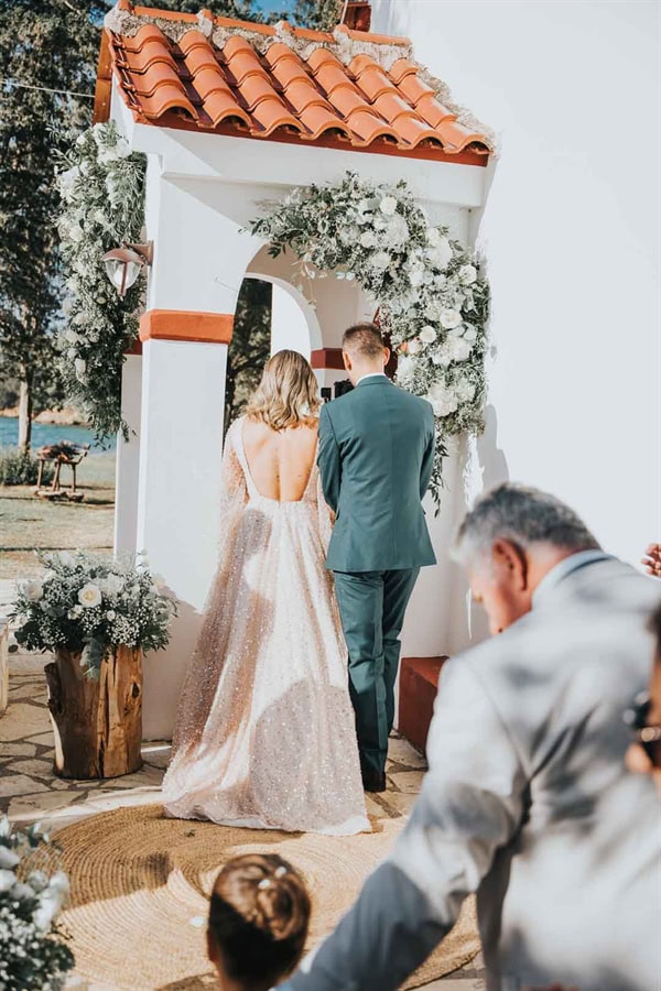 fall-rustic-chic-wedding-white-blooms_29