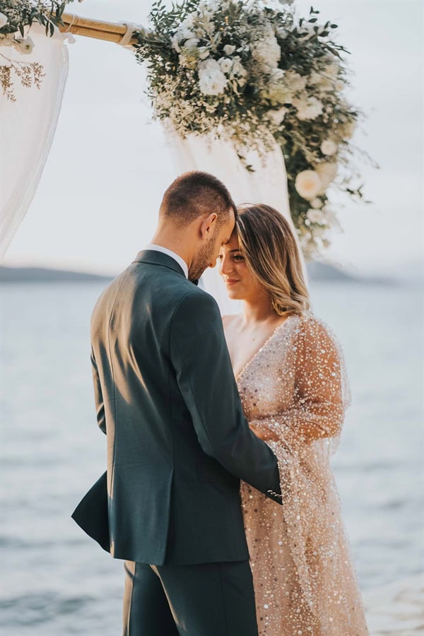 fall-rustic-chic-wedding-white-blooms_40