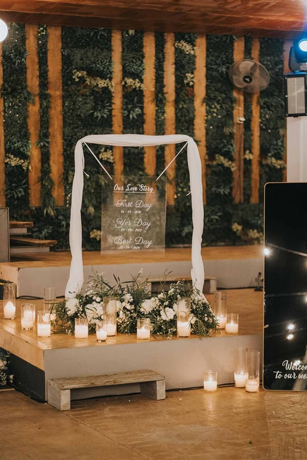 fall-rustic-chic-wedding-white-blooms_46