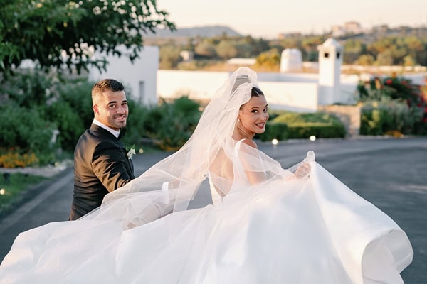 Υπέροχος καλοκαιρινός γάμος στο Grand Resort Lagonissi | Eleni & Jordan