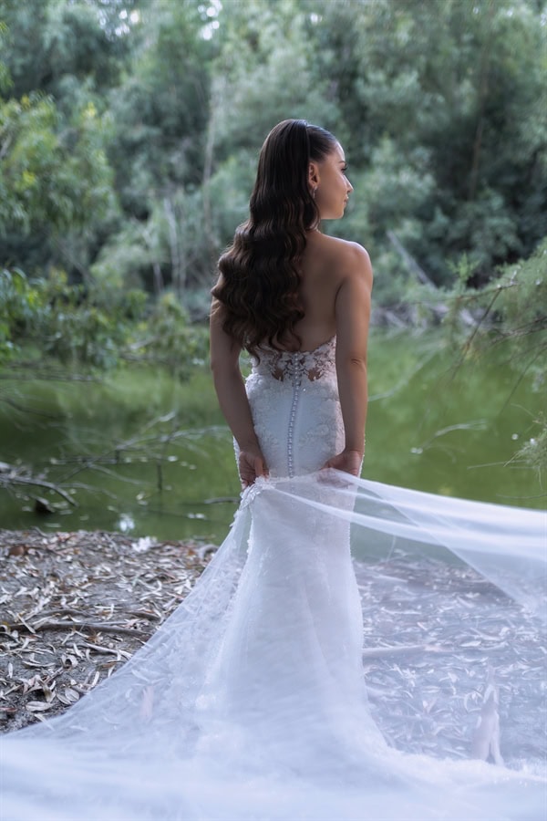 Romantic Summer Wedding Nicosia Ivory Blooms