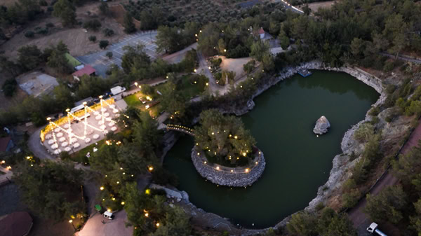 Romantic Summer Wedding Nicosia Ivory Blooms