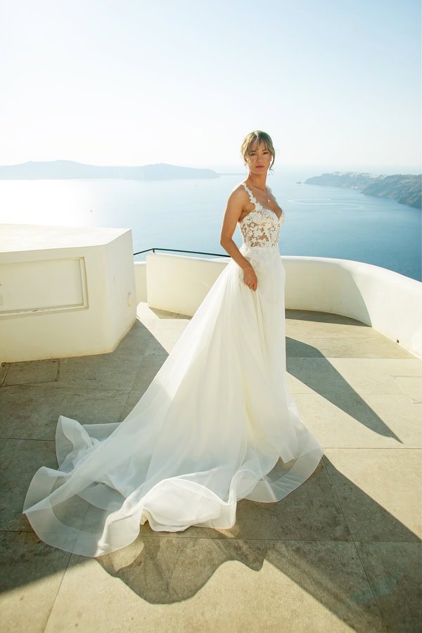 Chic Fall Wedding Imerovigli White Flowers