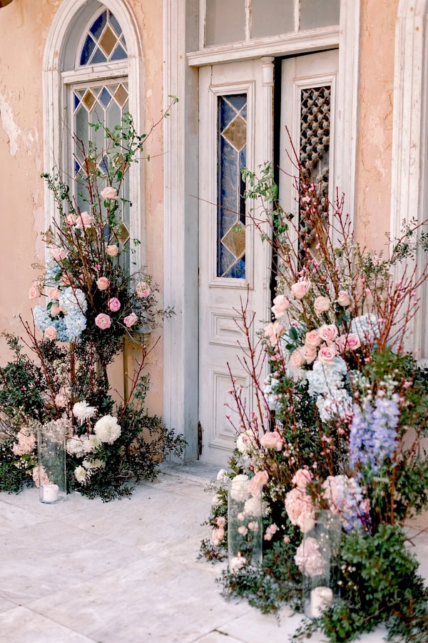 Dreamy Styled Shoot Crete With Romantic Florals Ombre Details
