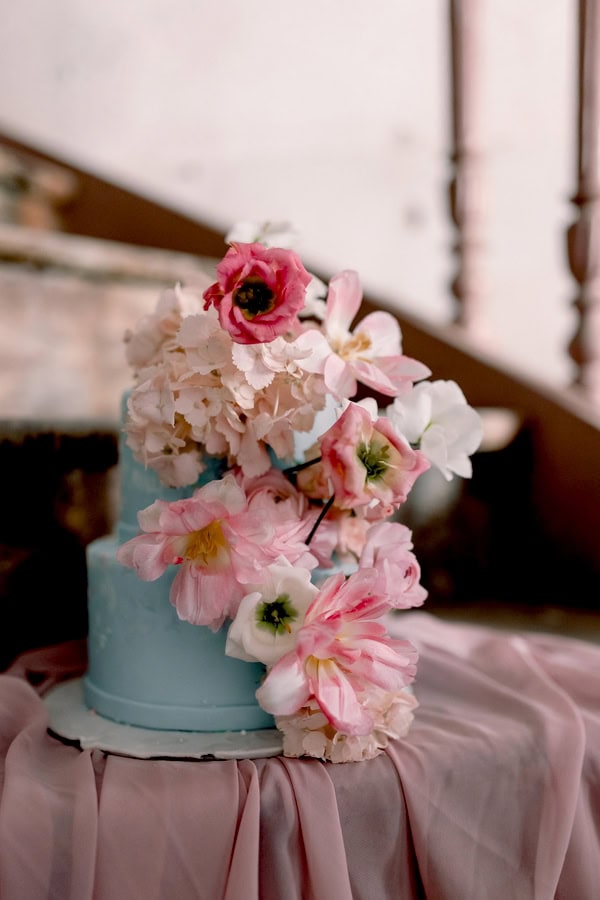 Dreamy Styled Shoot Crete With Romantic Florals Ombre Details