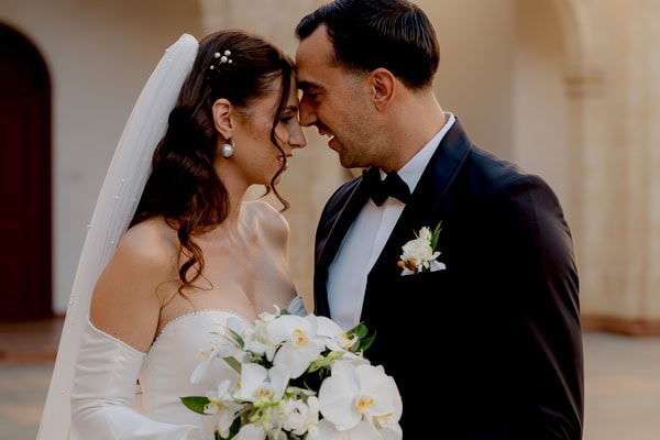 Ένας φθινοπωρινός γάμος στη Λευκωσία με elegance και λευκά άνθη | Νιόβη & Στυλιανός