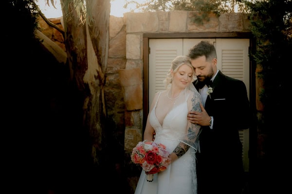 Ρομαντικός καλοκαιρινός γάμος με pale peach άνθη | Isabell & Γιώργος