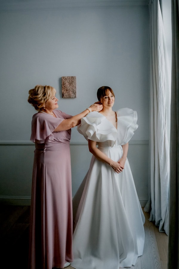 Summer Wedding White Blooms Olives Leaves