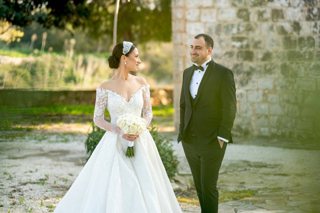 Όμορφος χειμερινός γάμος στην Αγία Νάπα με λευκά τριαντάφυλλα | Άντρια & Νικόλας