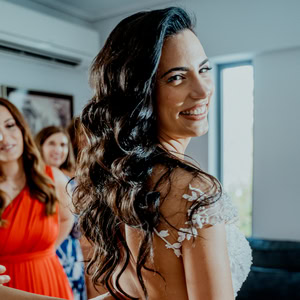 Chic καλοκαιρινός γάμος με μπλε ορτανσίες στην Αθήνα | Βασιλική & Νίκος