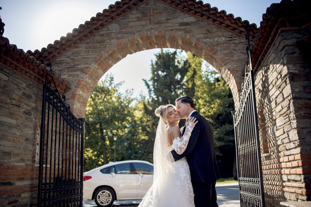 Όμορφος καλοκαιρινός γάμος στη Θεσσαλονίκη με λευκά άνθη | Άννα Μαρία & Αλέξανδρος