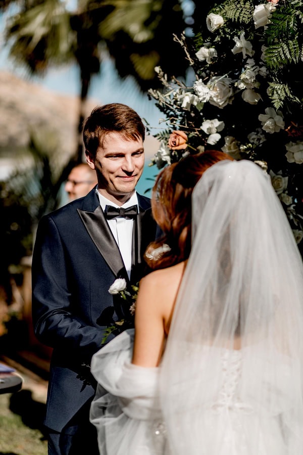 Spring Wedding Columbia Beach Resort Romantic Florals White Terracotta