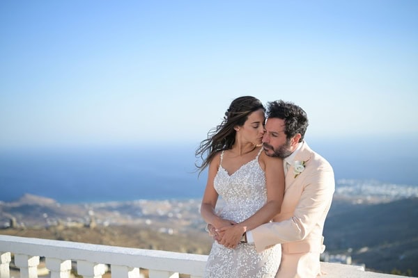 Υπέροχος καλοκαιρινός γάμο με μπλε λεπτομέρειες στην Τήνο | Αθηνά & Michel