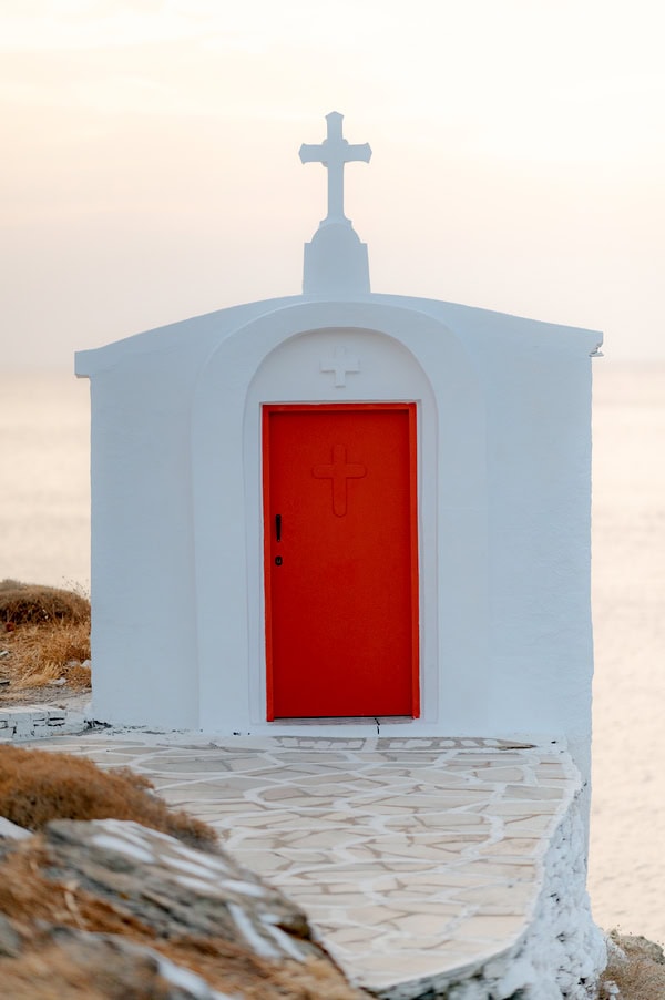 Summer Wedding Kythnos Minimal Chic Details