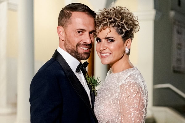 Ένας χειωνιάτικος γάμος με κόκκινα λουλούδια και γιορτινή διάθεση | Μαριλία & Μιχάλης