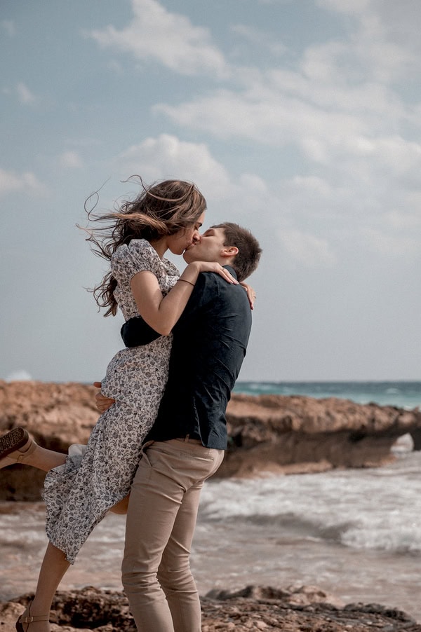 Beautiful Engagement Session Next To Sea