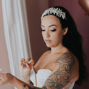 Dusty pink και λιλά αποχρώσεις σε έναν floral παραμυθένιο γάμο στα Ιωάννινα | Μαρία & Ορέστης