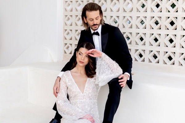 Ρομαντισμός και μοντέρνα αισθητική σε ένα καλοκαιρινό styled shoot με κίτρινα άνθη