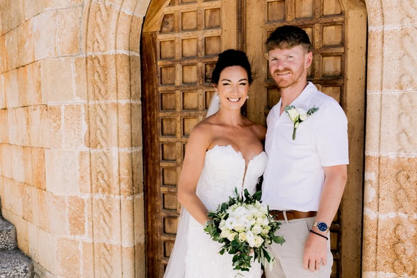 Ένας ρομαντικός ανοιξιάτικος γάμος με φόντο το Αιγαίο | Adina & Paul