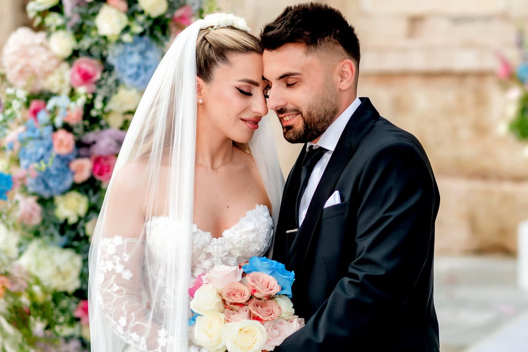 Ρομαντικός καλοκαιρινός γάμος με παστέλ αποχρώσεις και τριαντάφυλλα | Μαριέλη & Μάριος