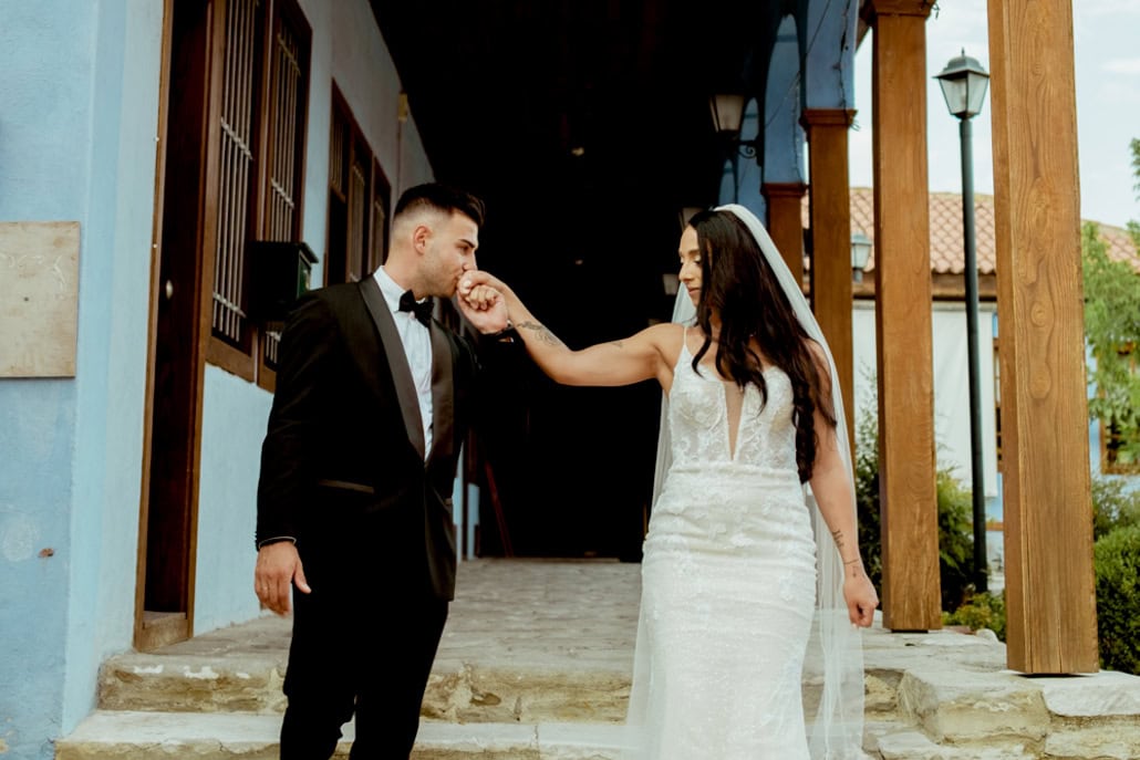 Ρομαντικός γάμος στη Δράμα με λευκά τριαντάφυλλα  | Χρύσα  & Κωνσταντίνος