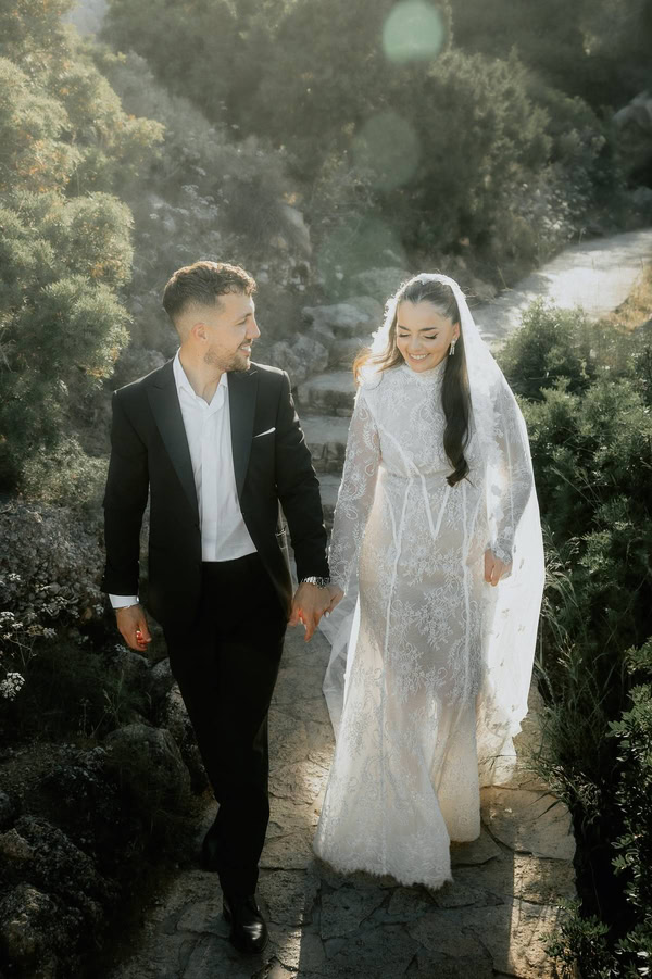 Spring Wedding Roses Hydrangeas White Colors