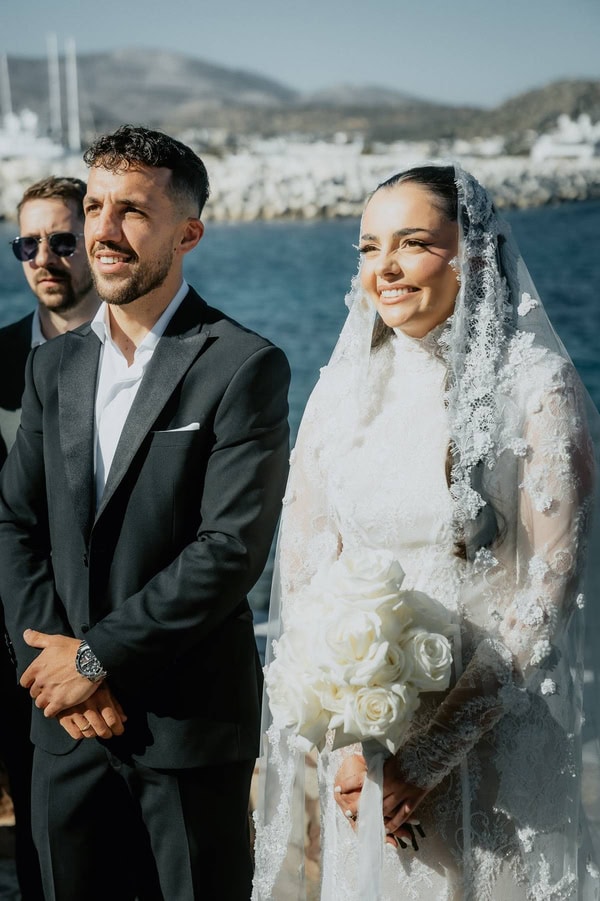 Spring Wedding Roses Hydrangeas White Colors