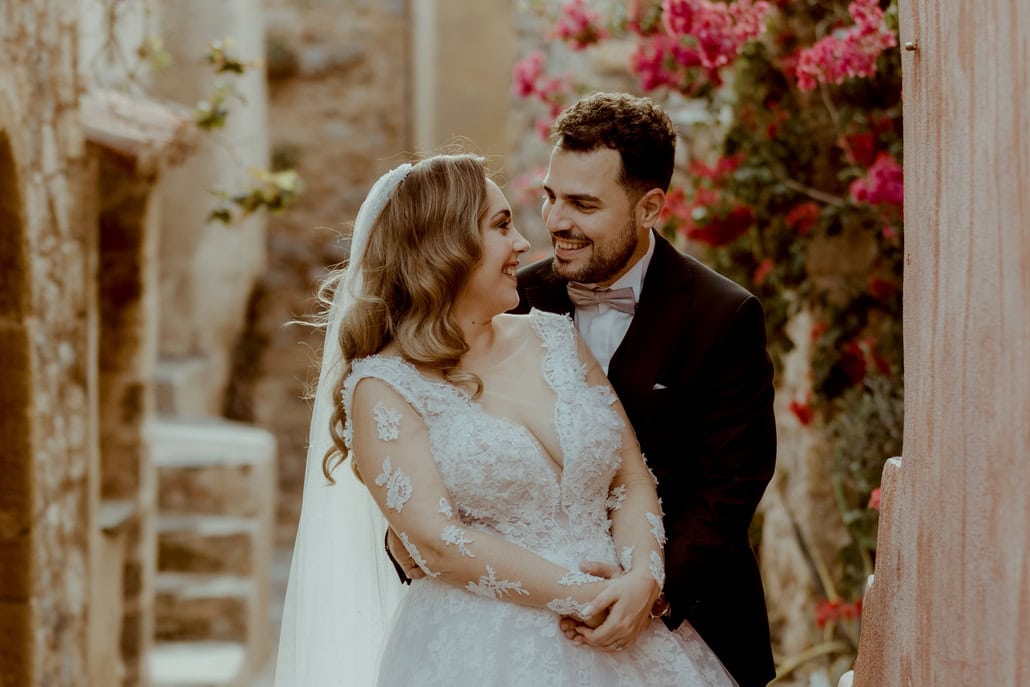 Όμορφος καλοκαιρινός γάμος σε λευκούς και πράσινους χρωματισμούς | Παυλίνα & Βασίλης