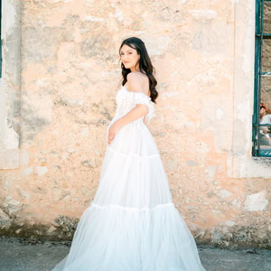 Όμορφος καλοκαιρινός γάμος στα Χανιά με λεπτομέρειες από χαμομήλι και φύλλα ελιάς  | Αριστέα & Μάριος