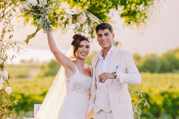 Όμορφος καλοκαιρινός γάμος στο Βελβεντό με ρομαντικές λεπτομέρειες | Ελένη & Samer