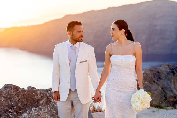 Γάμος με διαχρονική κομψότητα στην όμορφη Σαντορίνη | Ιωάννα & Βασίλης