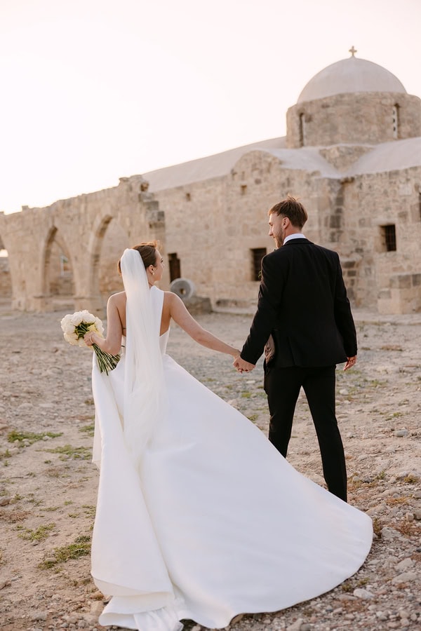 Chic Destination Wedding Liopetro White Flowers