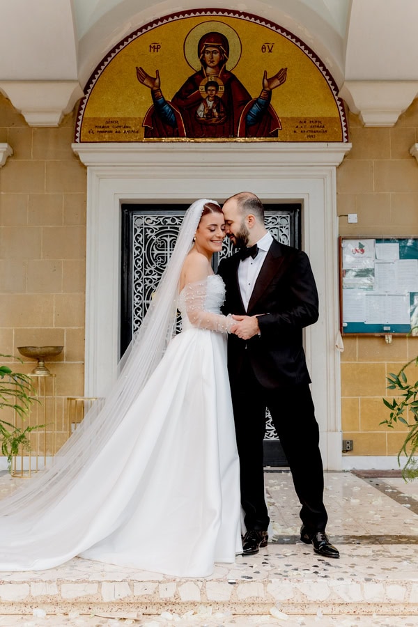 Elegant Wedding In Nicosia With Festive Atmosphere And White Flowers