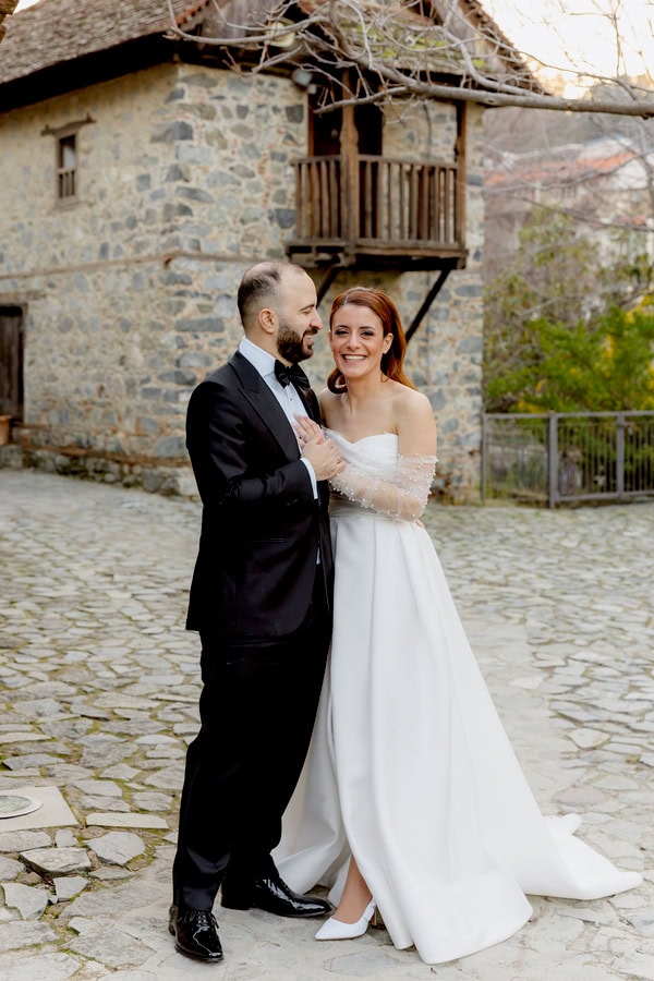 Elegant Wedding In Nicosia With Festive Atmosphere And White Flowers