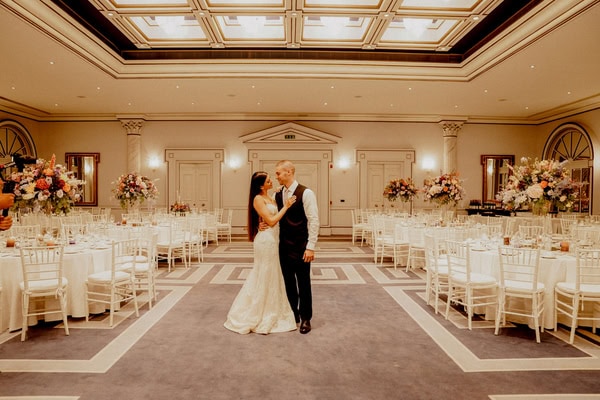 Ρομαντικός καλοκαιρινός γάμος με πολύχρωμα λουλούδια στο Annabelle Hotel | Μαρίνα & Δημήτρης