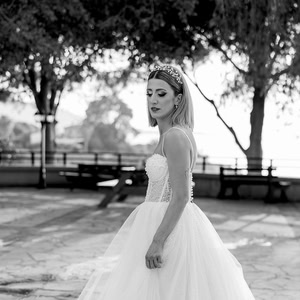 Ρομαντικός καλοκαιρινός γάμος με λευκά λουλούδια και κεριά | Λευκή & Χρίστος